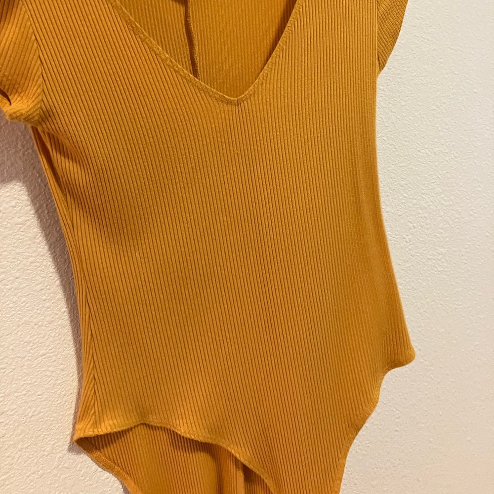 yellow body suit ❤︎︎